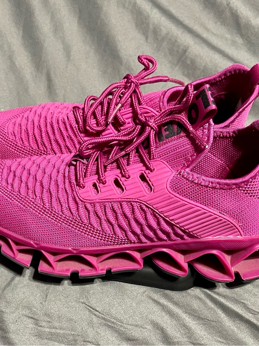 Women’s Athletic Knit Runner in Bright Pink